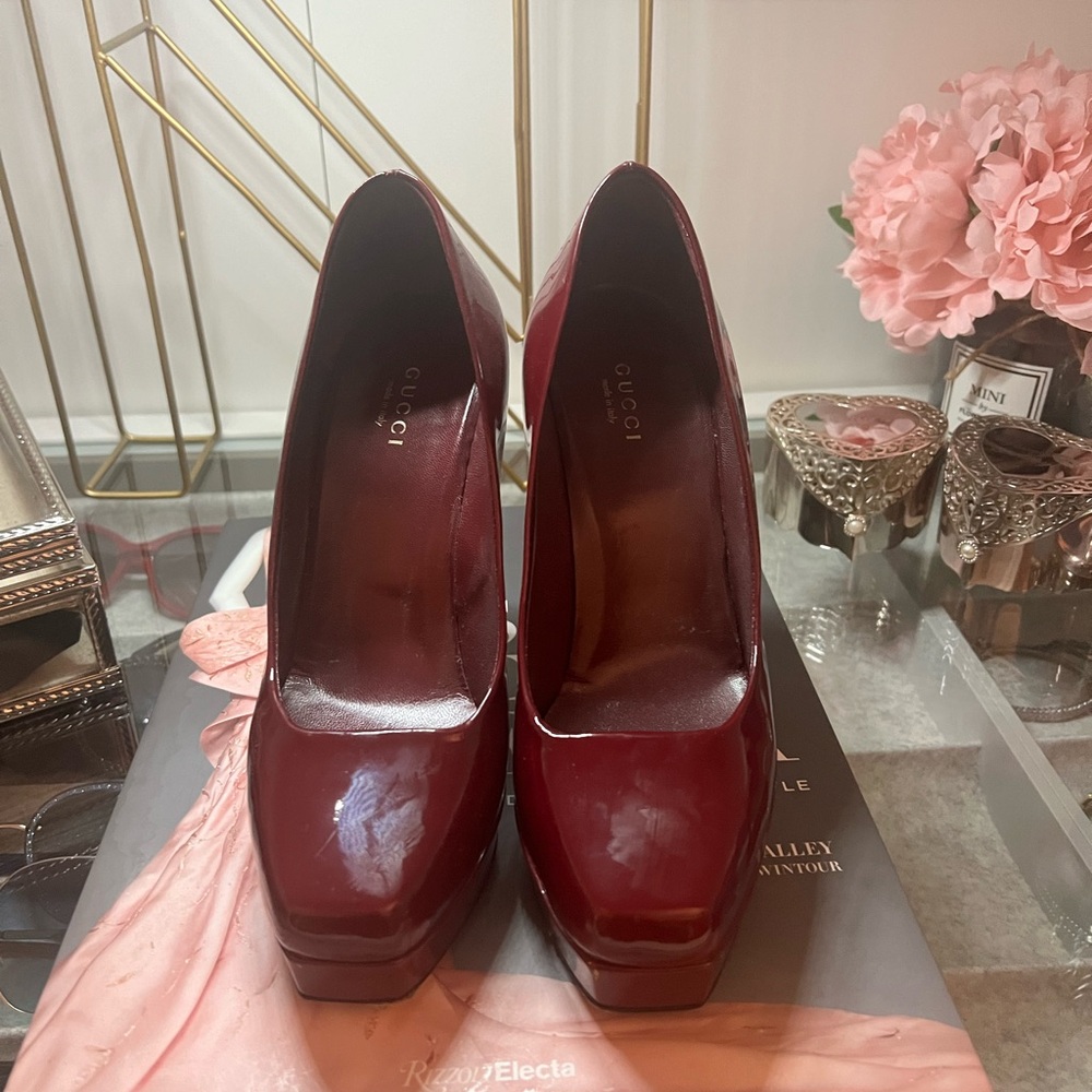 Gucci Platform Heels. Only worn a few times box and dust bags included.
